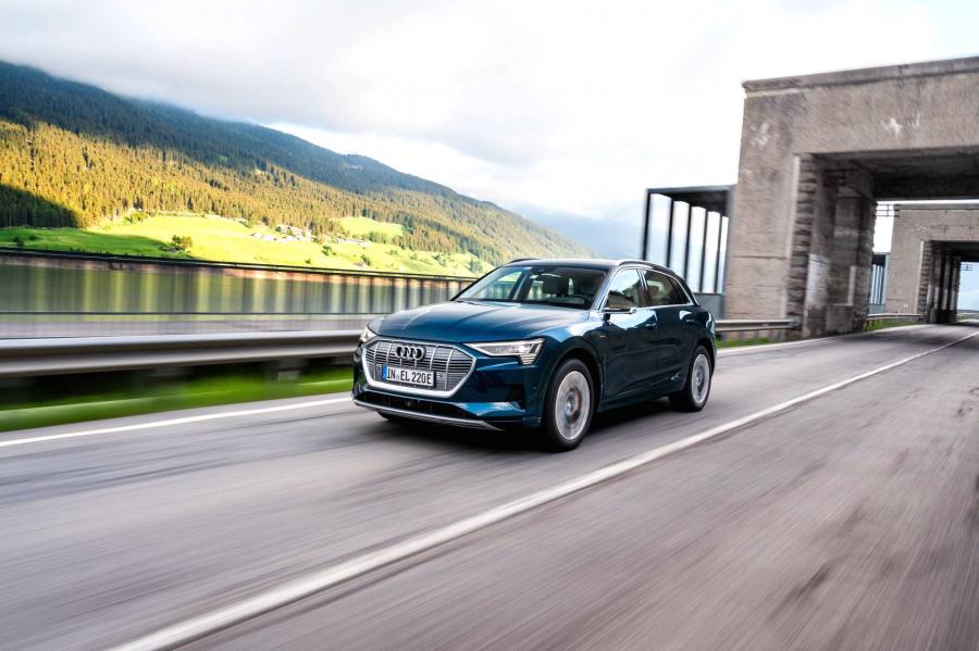  Audi e-tron 55 Quattro 2019 года  (WW) (фото 358 из 452)